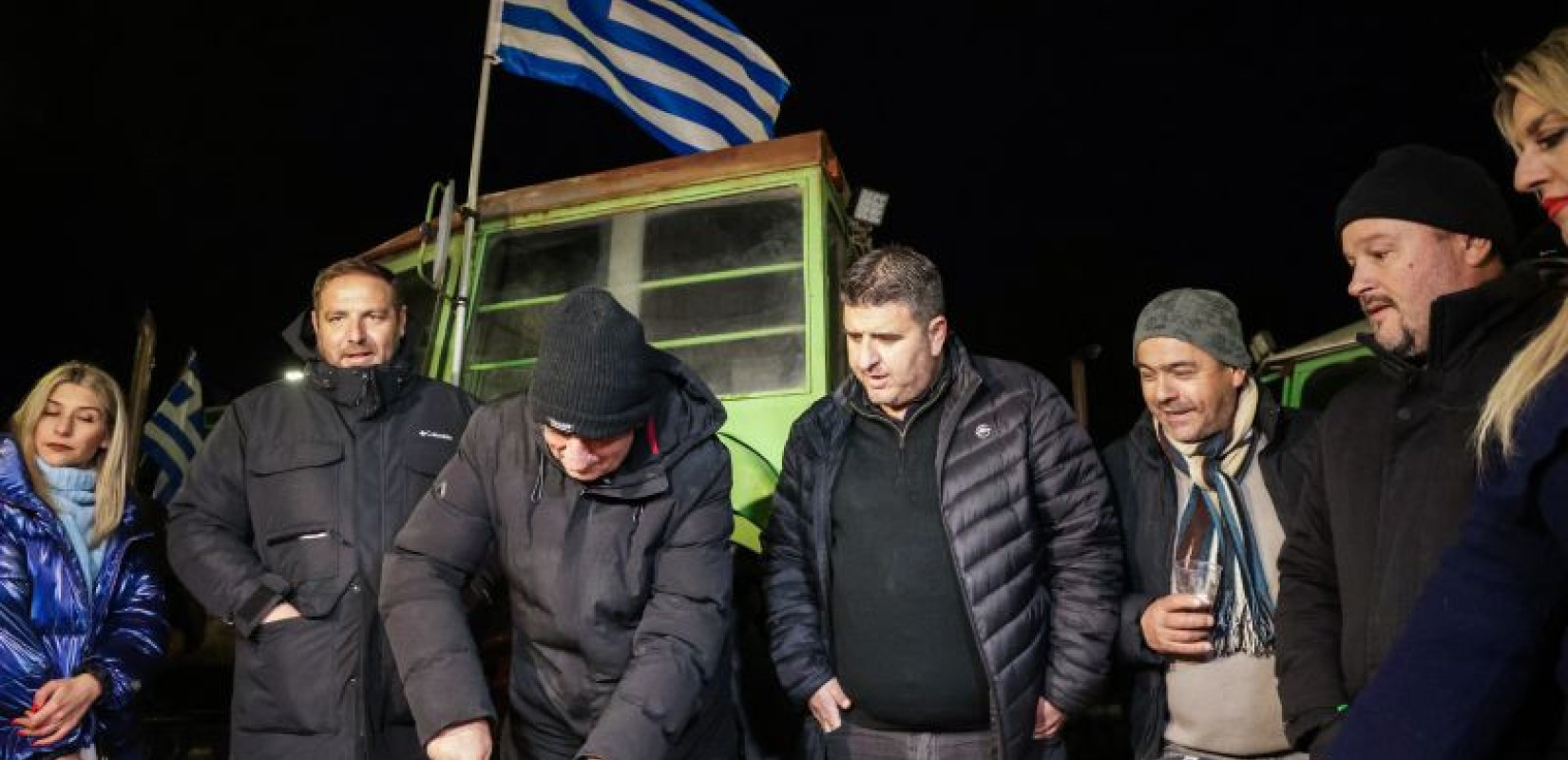 Αγρότες γιόρτασαν την Πρωτοχρονιά στα μπλόκα: Ανοιχτοί δρόμοι και αντίστροφη μέτρηση για την πανελλαδική σύσκεψη (βίντεο)