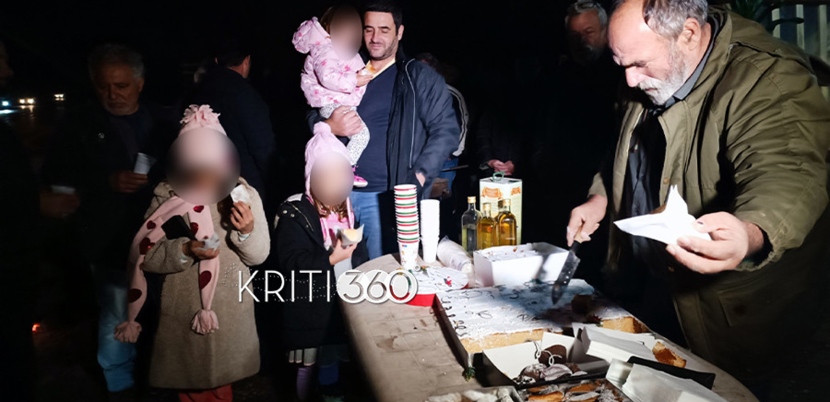 Χανιά: Βασιλόπιτα στο μπλόκο έκοψαν οι αγρότες (βίντεο)