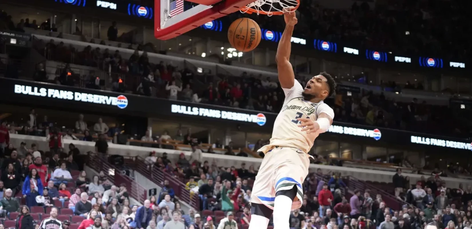 ΝΒΑ: Επέστρεψε αγριεμένος ο Αντετοκούνμπο (βίντεο)