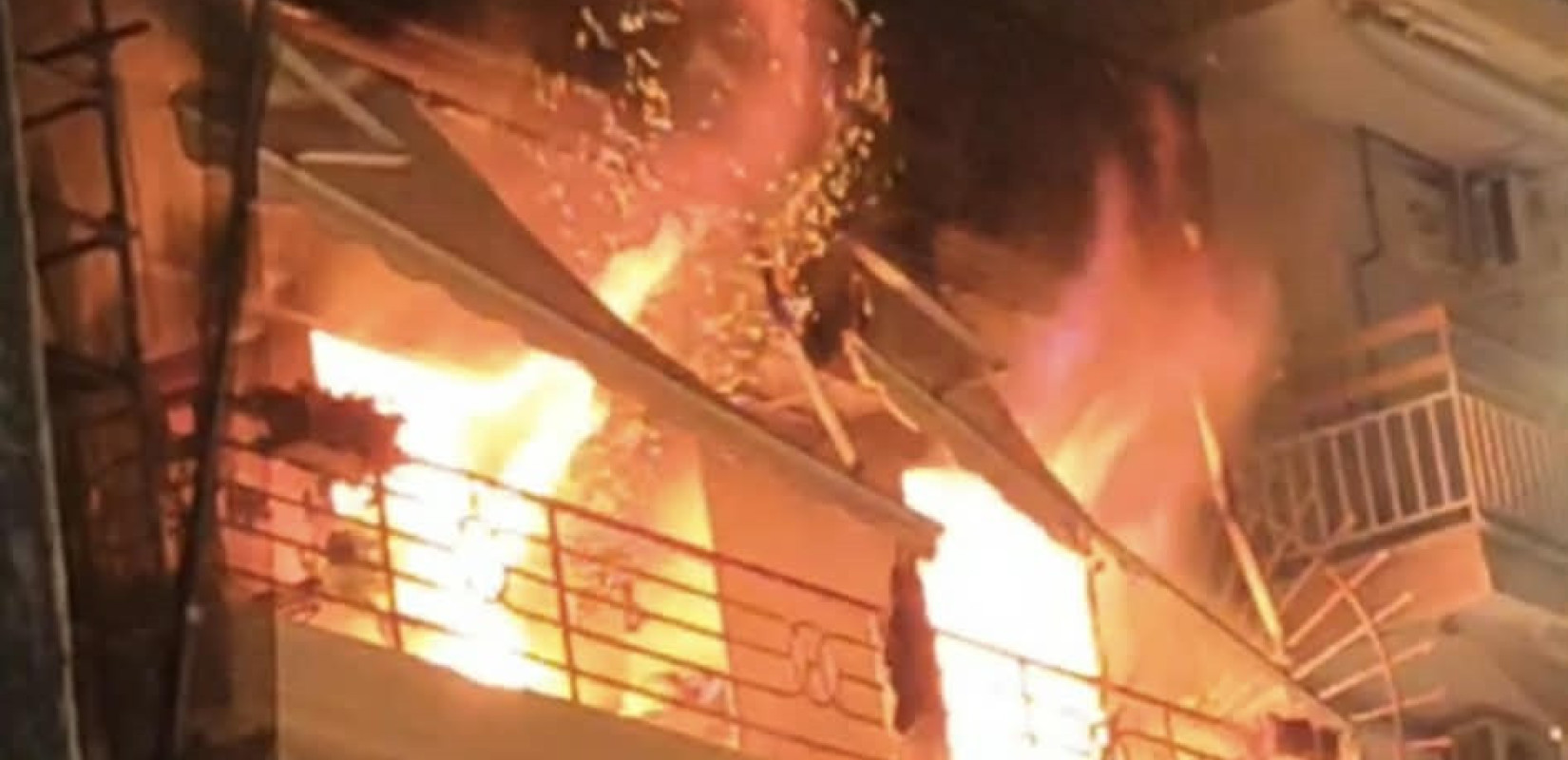 Θεσσαλονίκη: Μεγάλη φωτιά σε διαμέρισμα στην Κάτω Τούμπα - Απεγκλωβισμοί από την Πυροσβεστική