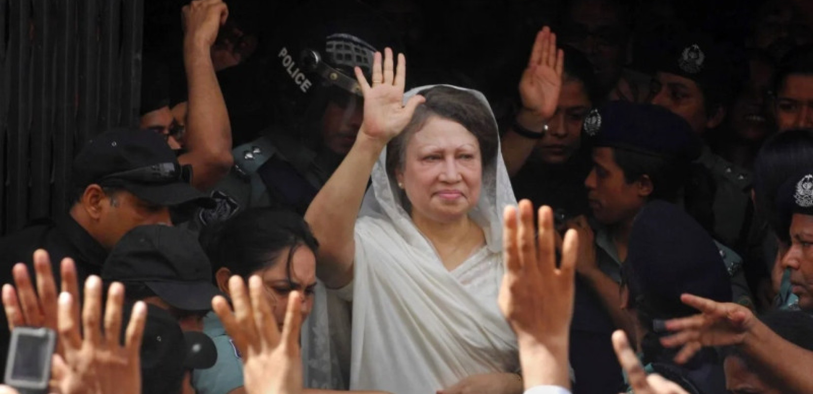 Απεβίωσε σε ηλικία 80 ετών η πρώτη γυναίκα πρωθυπουργός του Μπαγκλαντές