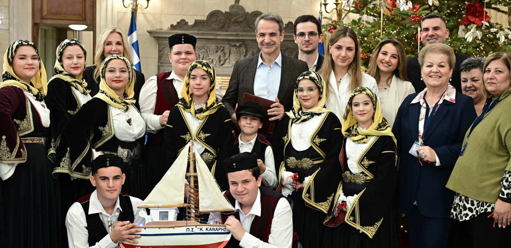 Kάλαντα της Πρωτοχρονιάς: Ποιοι θα τα πουν στο Μέγαρο Μαξίμου και στους πολιτικούς αρχηγούς των κομμάτων