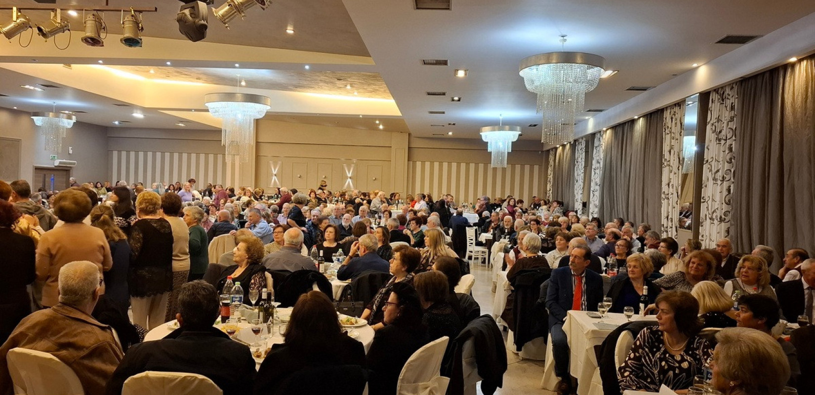 Δ. Ωραιοκάστρου: Με παλμό, κέφι και μεγάλη συμμετοχή ο χριστουγεννιάτικος χορός των ΚΑΠΗ