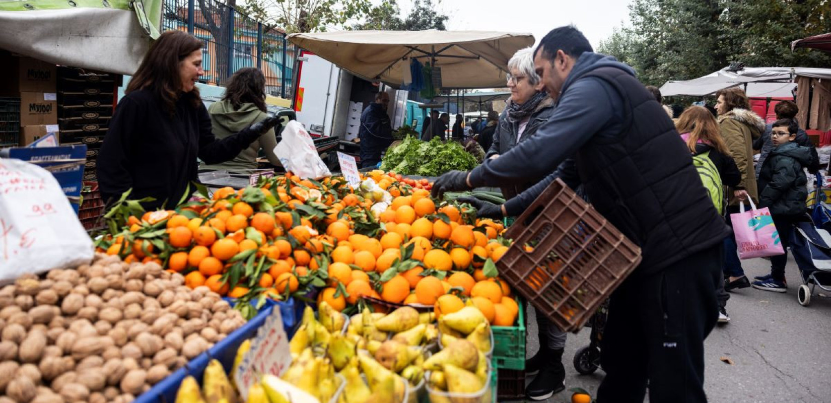 Καθαρά Δευτέρα: Ανοιχτές οι λαϊκές αγορές στην Αττική για το σαρακοστιανό τραπέζι