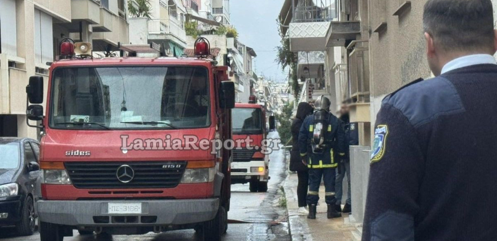 Λαμία: Άνδρας απειλεί να βάλει φωτιά έχοντας κλειστεί σε διαμέρισμα πολυκατοικίας (βίντεο)