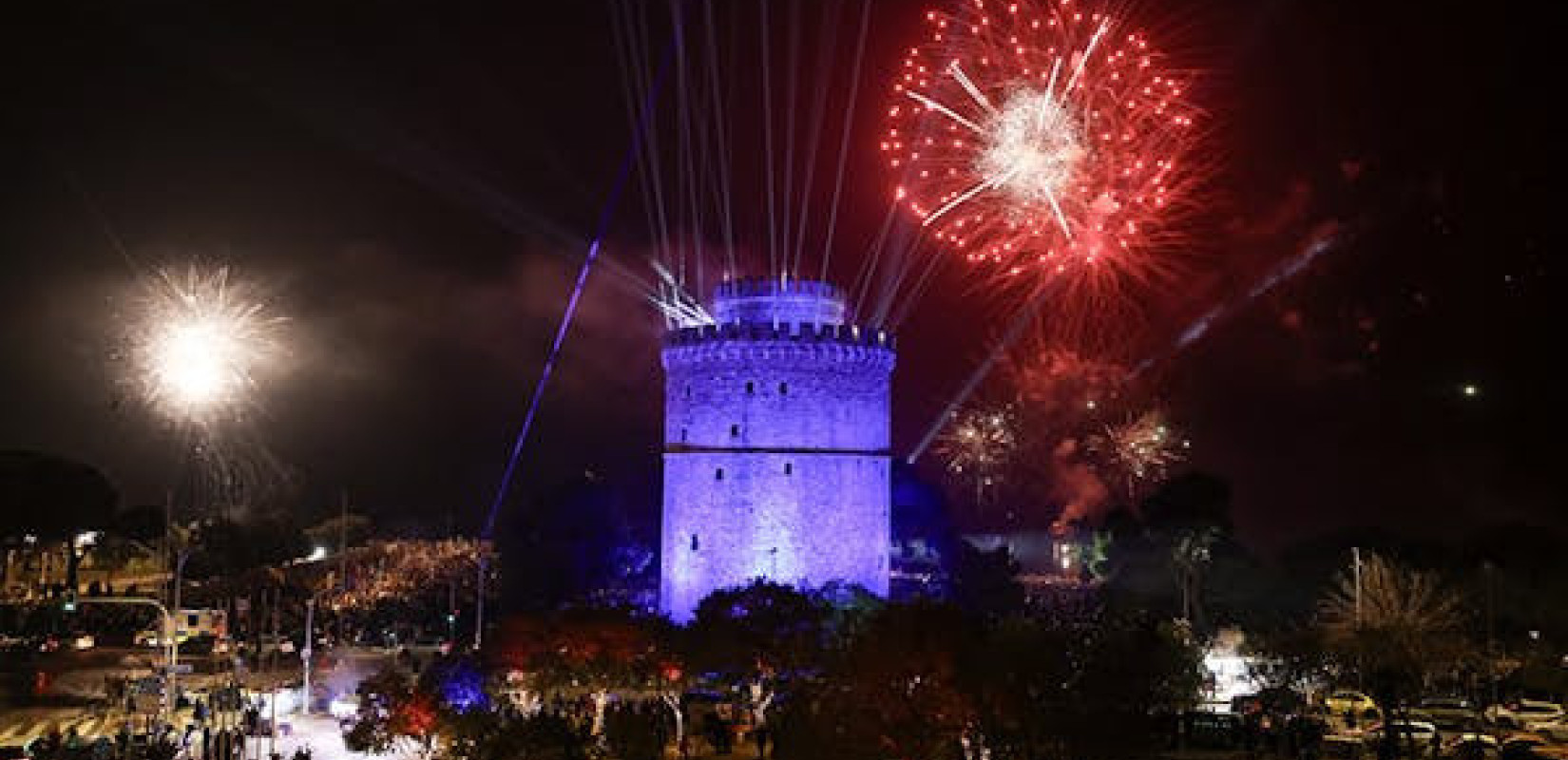 Λάμψη πάνω από τον Θερμαϊκό: Η Θεσσαλονίκη υποδέχεται το 2026 με ένα φαντασμαγορικό ρεβεγιόν στον Λευκό Πύργο