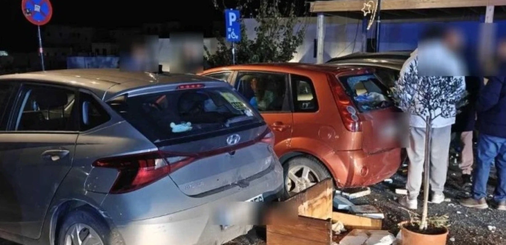 Ρόδος: Οδηγός έχασε τον έλεγχο σε κατηφόρα και έπεσε σε αυτοκίνητα (βίντεο)