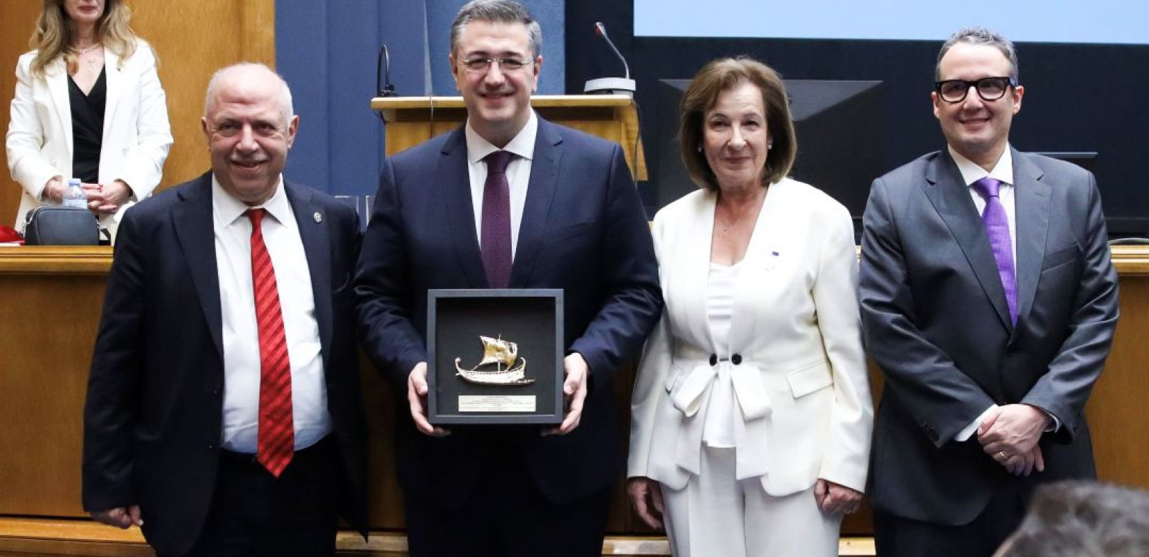 Το Πανεπιστήμιο Πειραιώς απένειμε το βραβείο «Θεμιστοκλής» στον Α. Τζιτζικώστα