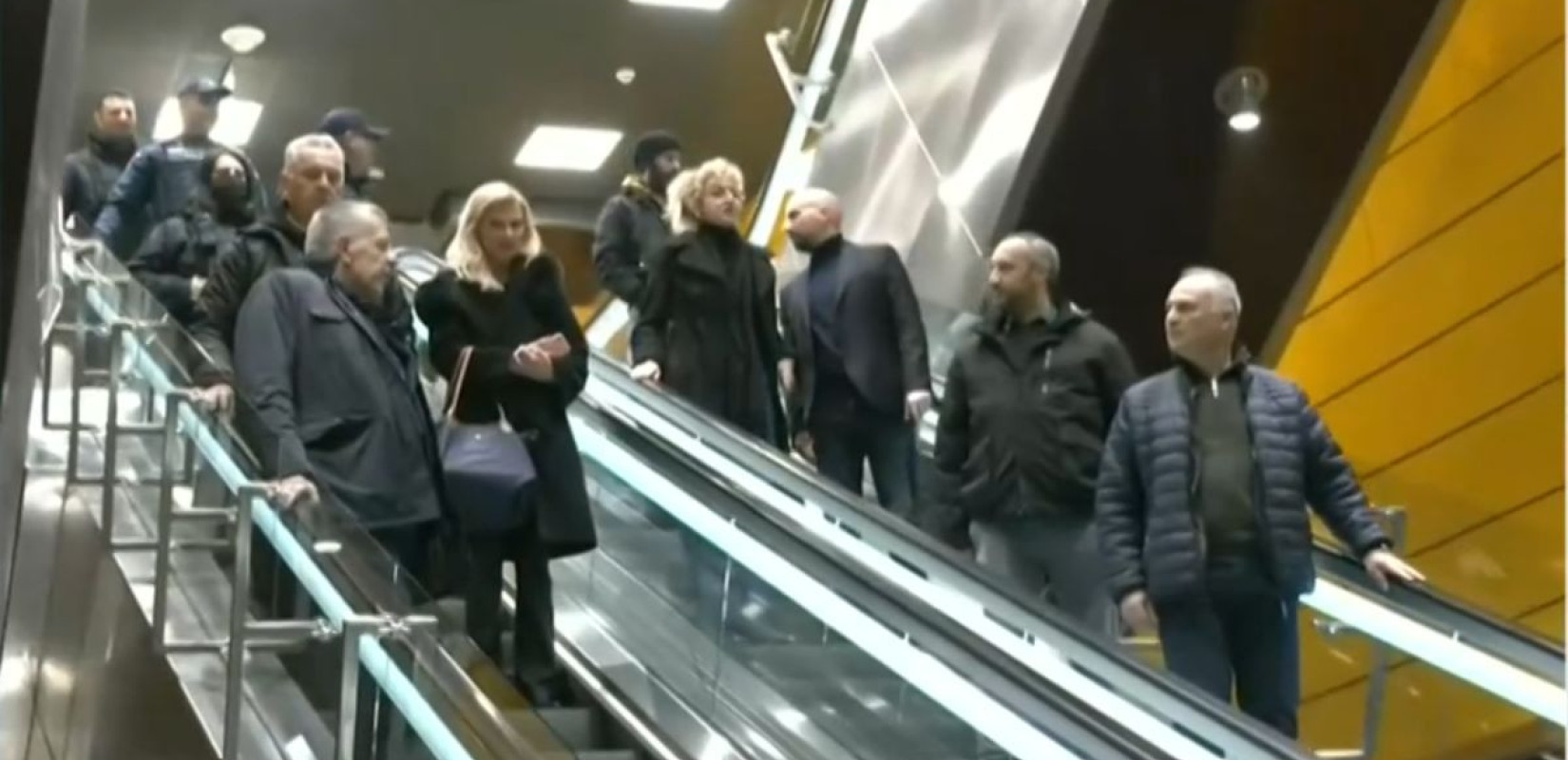 Θεσσαλονίκη: Γέμισε ασφυκτικά με κόσμο το βράδυ του Σαββάτου το Μετρό - Επίσκεψη στον σταθμό Αγίας Σοφίας ο Ν. Ταχιάος (βίντεο)