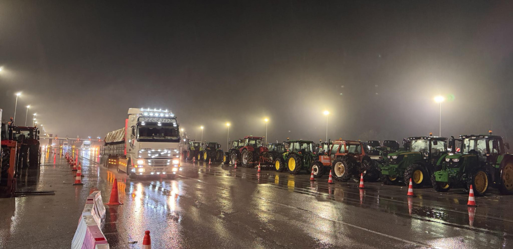 Θεσσαλονίκη: Χριστούγεννα στα μπλόκα με ανοιχτούς δρόμους και αποκλιμάκωση των κινητοποιήσεων