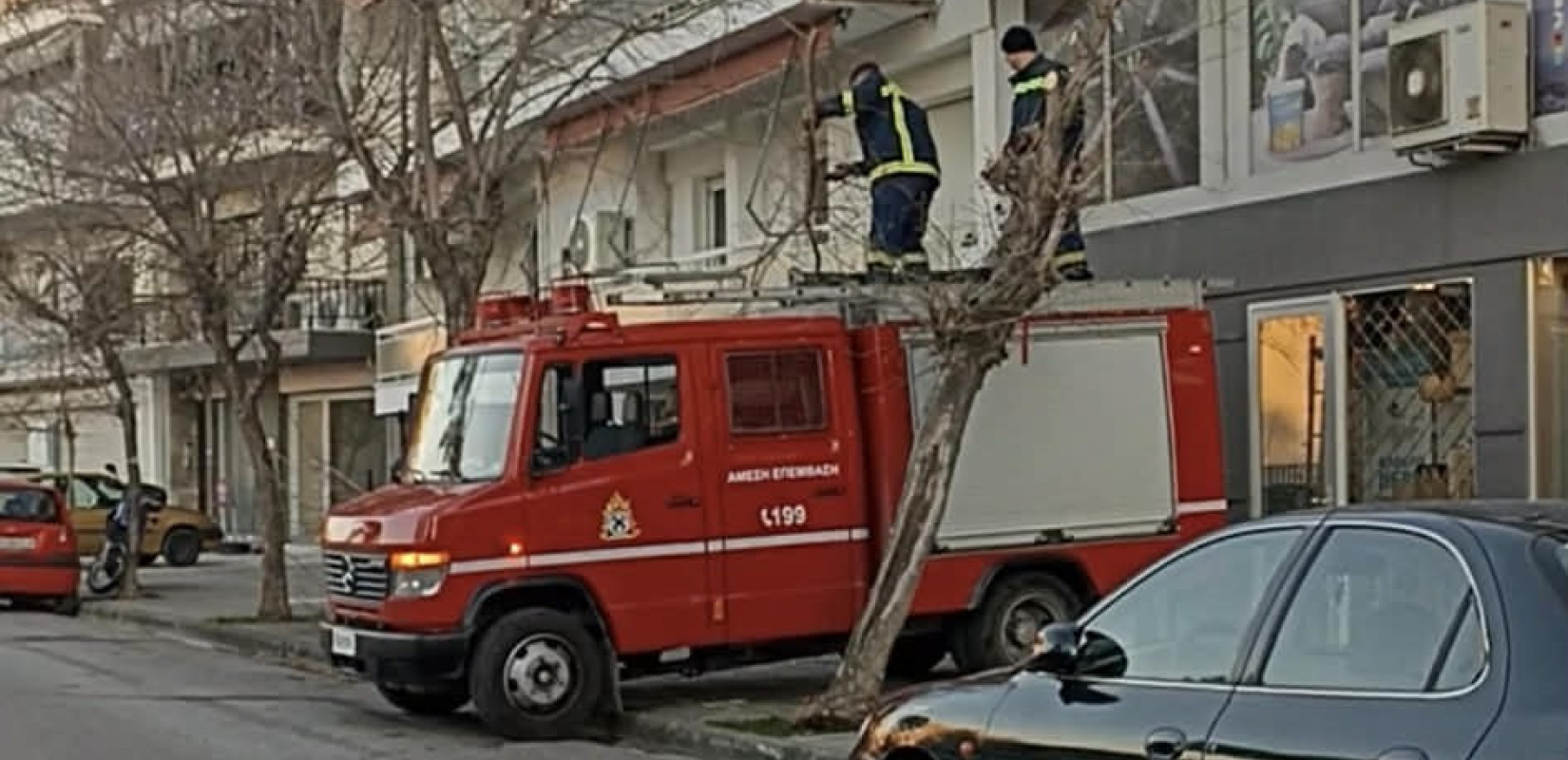 Κεντρική Μακεδονία: 600 κλήσεις στην Πυροσβεστική λόγω των ανέμων  - Πάνω από 100 χλμ την ώρα οι ριπές στη Θεσσαλονίκη