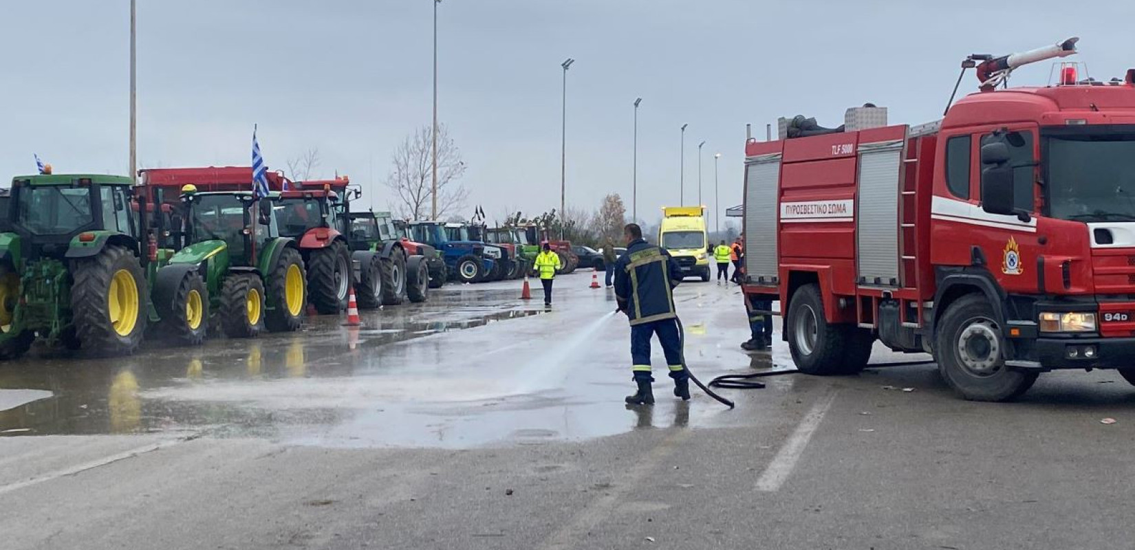 Μάλγαρα: Απομάκρυναν τα τρακτέρ τους οι αγρότες - Έδωσε το «πράσινο φως» η Τροχαία για το άνοιγμα του δρόμου (βίντεο)