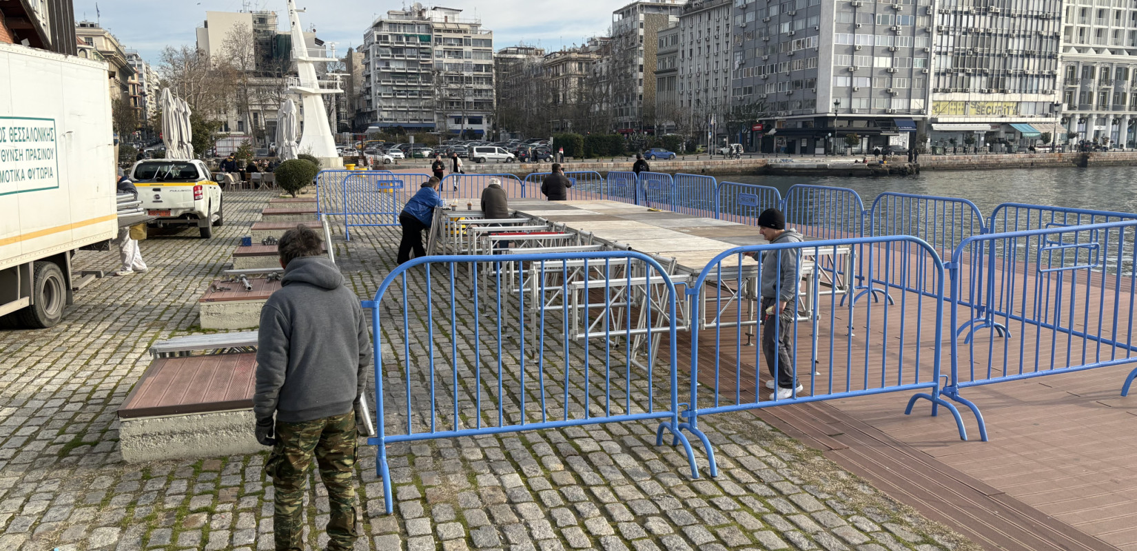 Θεσσαλονίκη: Ξεκίνησαν οι προετοιμασίες για την τελετή καθαγιασμού των Υδάτων στο Λιμάνι