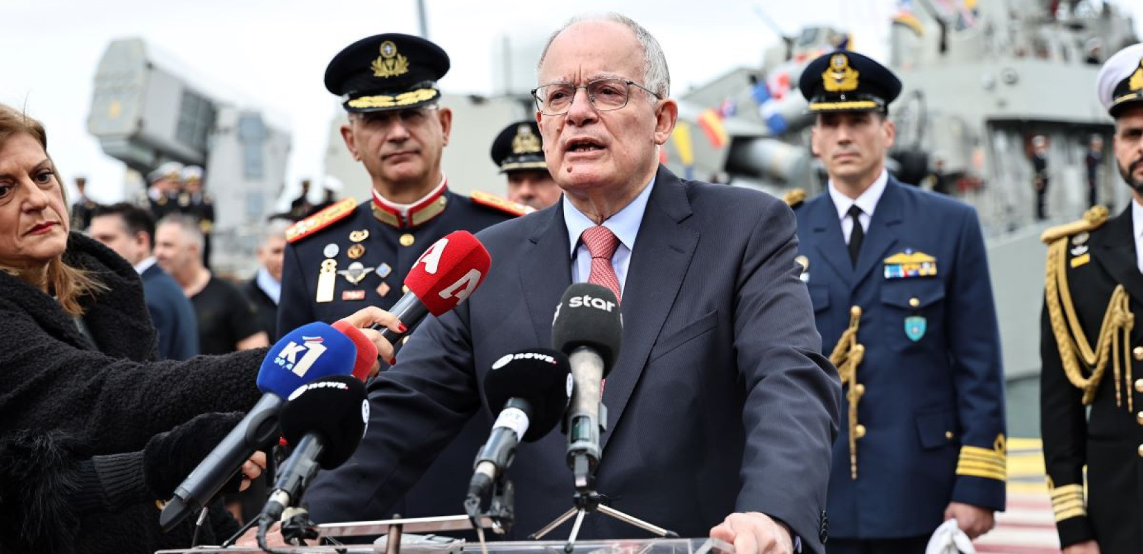 Θεοφάνια 2026: Οι ευχές του ΠτΔ Τασούλα μετά τον αγιασμό των υδάτων στον Πειραιά