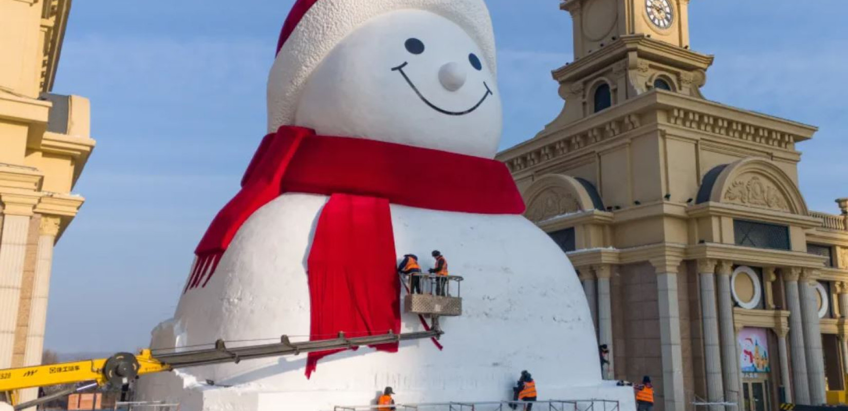 Κίνα: Έφτιαξαν γιγαντιαίο χιονάνθρωπο ύψους 19 μέτρων - Βίντεο timelapse