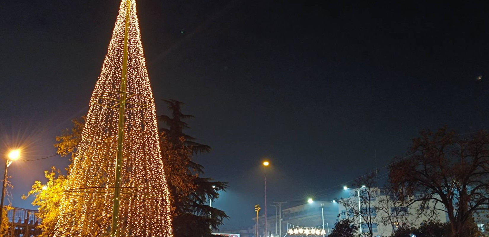 Για πρώτη φορά ο Δήμος Κορδελιού - Ευόσμου έχει φωταγωγήσει 4 χριστουγεννιάτικα δέντρα