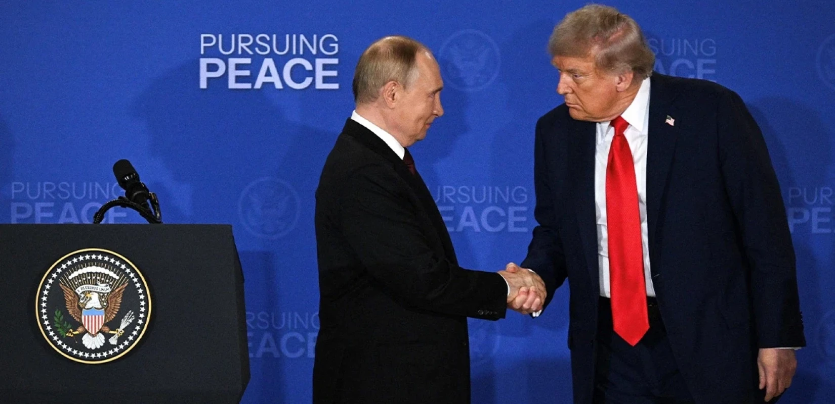 Ο Τραμπ δηλώνει απογοητευμένος με τον Πούτιν: «Σκοτώνει πάρα πολλούς ανθρώπους»