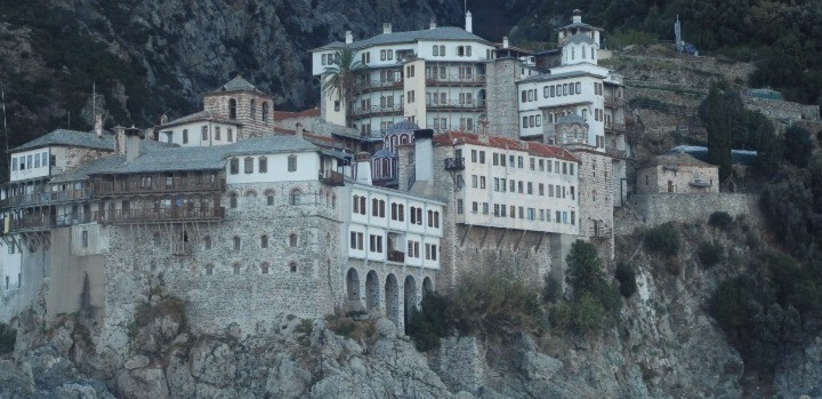 Το Άγιον Όρος «βούλιαξε» από Ρουμάνους ορθόδοξους για τα Χριστούγεννα - Γιορτάζονται σήμερα με το παλιό ημερολόγιο