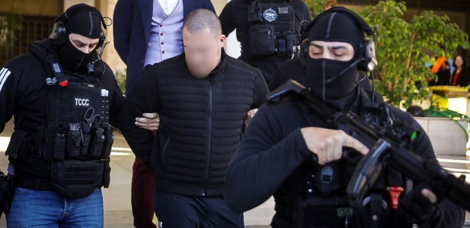 Διπλή δολοφονία στη Φοινικούντα: Ελεύθεροι χωρίς όρους οι δύο κατηγορούμενοι για υπόθαλψη εγκληματία