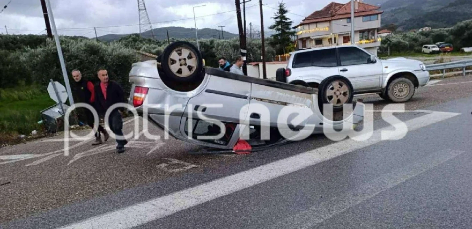 Σοκαριστικό βίντεο από την Ηλεία: Ανεμοστρόβιλος αναποδογύρισε αυτοκίνητο στο Γιαννιτσοχώρι
