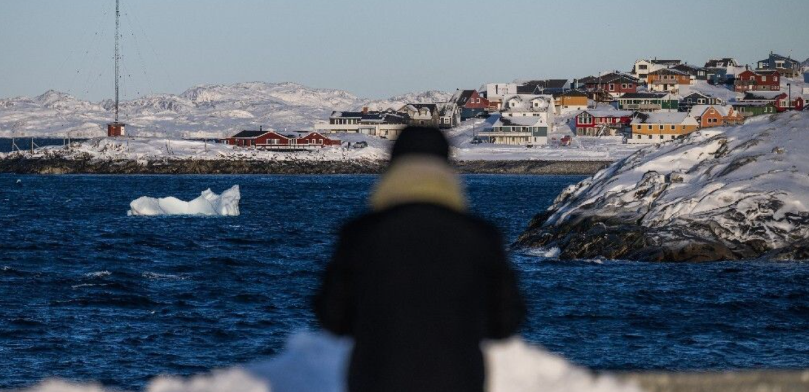 Γροιλανδία: Οδηγίες επιβίωσης με... κυνηγετικά όπλα και τρόφιμα εν μέσω πιέσεων από τον Τραμπ