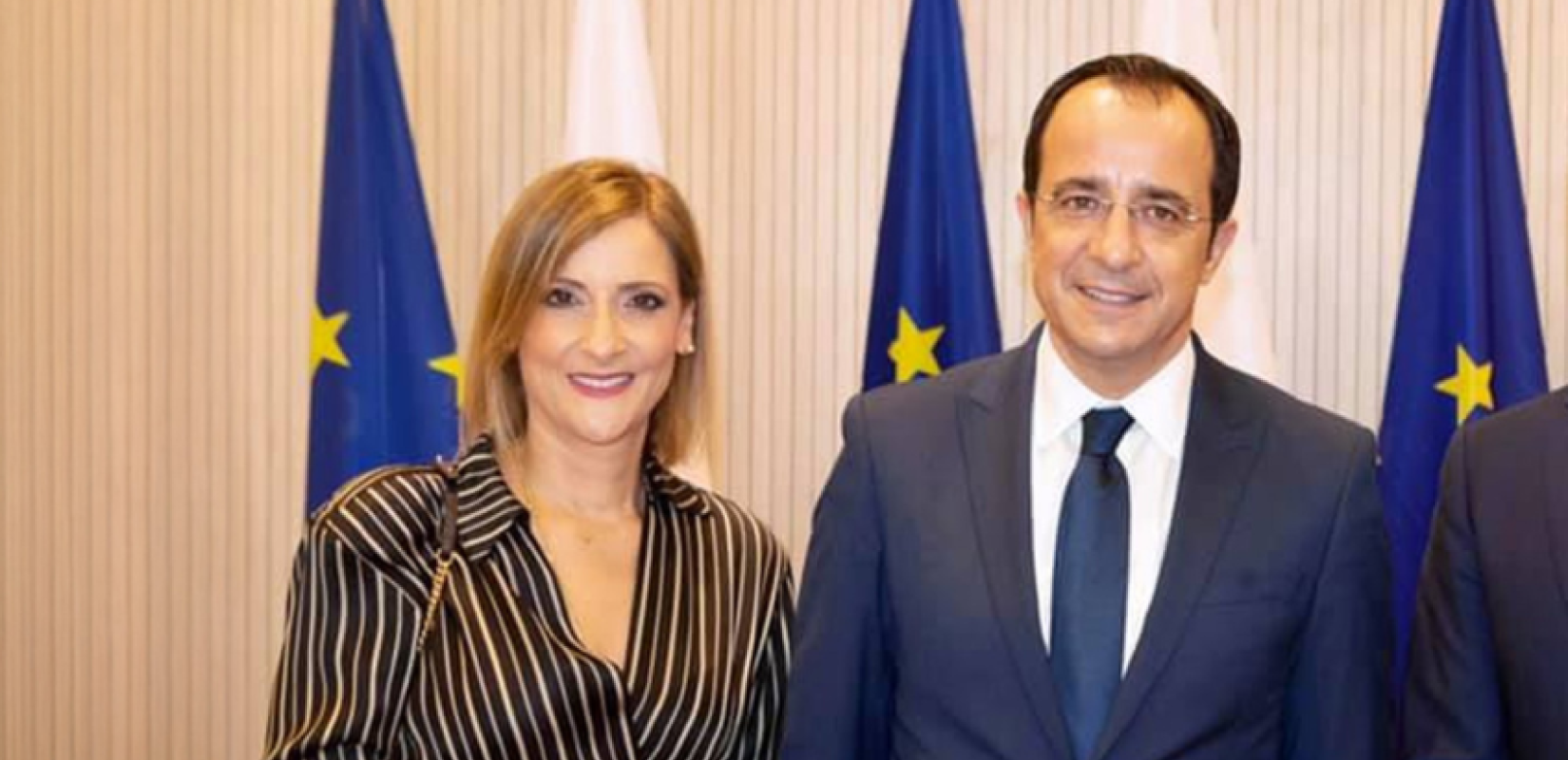 «Ανελέητες επιθέσεις» στα social media οδηγούν σε παραίτηση την Πρώτη Κυρία της Κύπρου από τον Ανεξάρτητο Φορέα Κοινωνικής Στήριξης