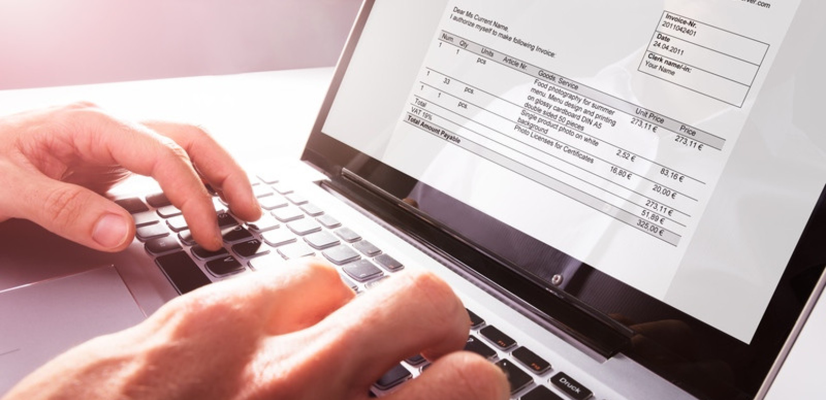 Ηλεκτρονική τιμολόγηση: Τέλος στα «χάρτινα» παραστατικά - Όλες οι αλλαγές για τις επιχειρήσεις