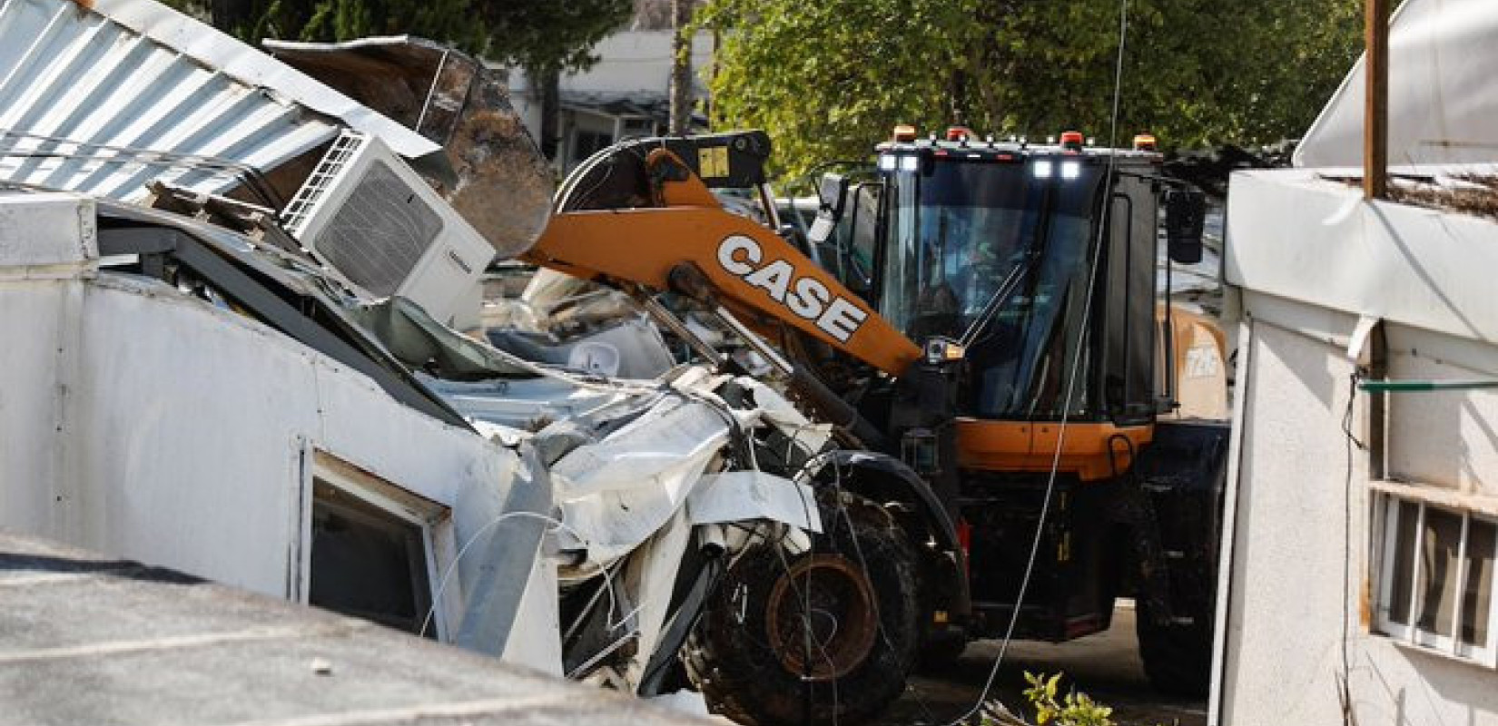 Ισραηλινές μπουλντόζες κατεδαφίζουν έδρα του ΟΗΕ για τους Παλαιστίνιους Πρόσφυγες στην Ιερουσαλήμ (βίντεο)
