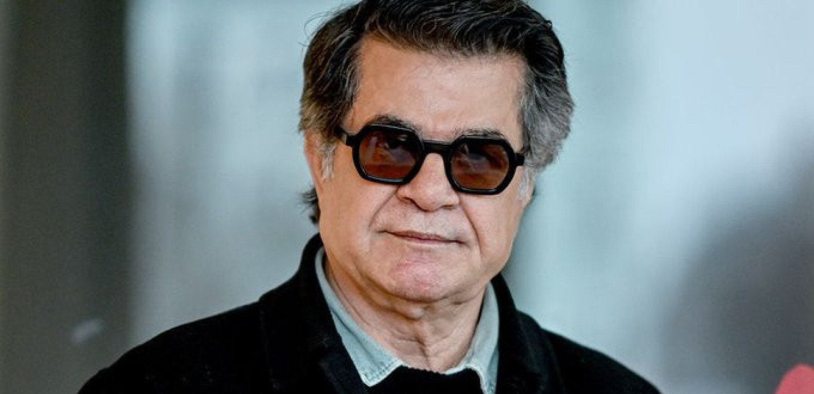 Ο πολυβραβευμένος Ιρανός σκηνοθέτης Τζαφάρ Παναχί καταγγέλλει τη βαναυσότητα της καταστολής των κινητοποιήσεων
