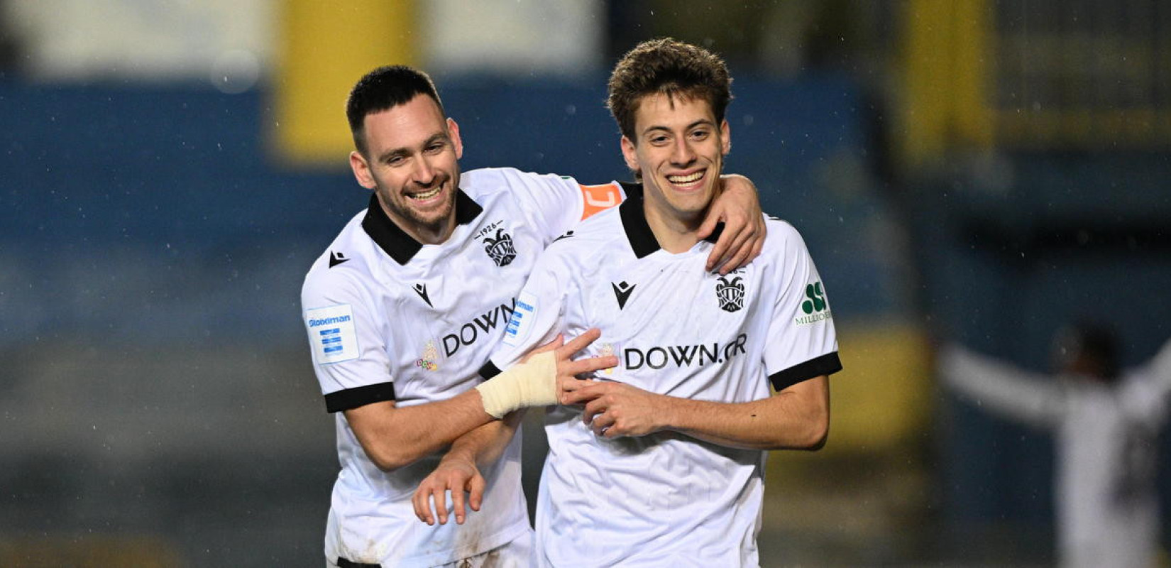 «Χόρεψε» στη βροχή ο ΠΑΟΚ στο Αγρίνιο (βίντεο)