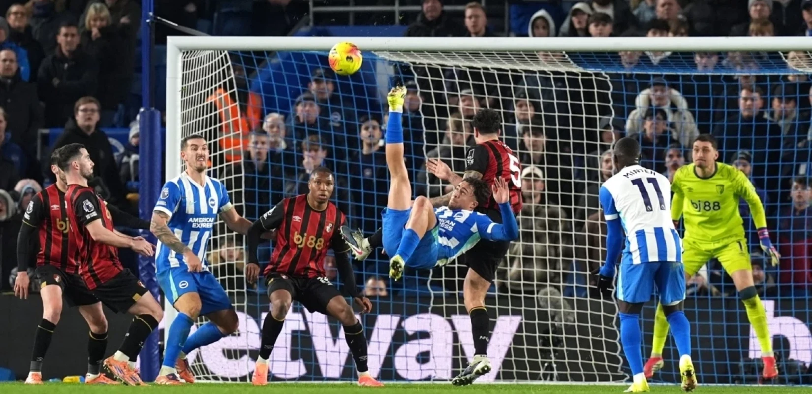 Αγγλία: Το απίθανο ψαλιδάκι του Κωστούλα τρέλανε την Premier League (βίντεο)