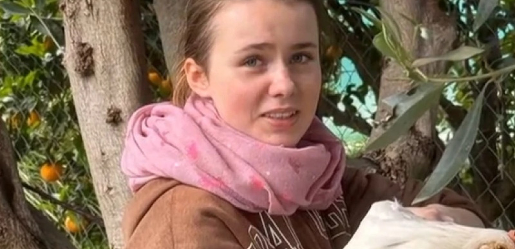 Μυστήριο με τη 16χρονη Λόρα: Από την Πάτρα στου Ζωγράφου - Τι αποκαλύπτει το βίντεο με άγνωστο άνδρα (βίντεο)