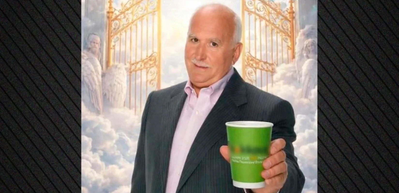 Αντιδράσεις προκαλεί διαφήμιση μαγαζιού που δείχνει τον Γιώργο Παπαδάκη να πίνει τον καφέ του από τον Παράδεισο