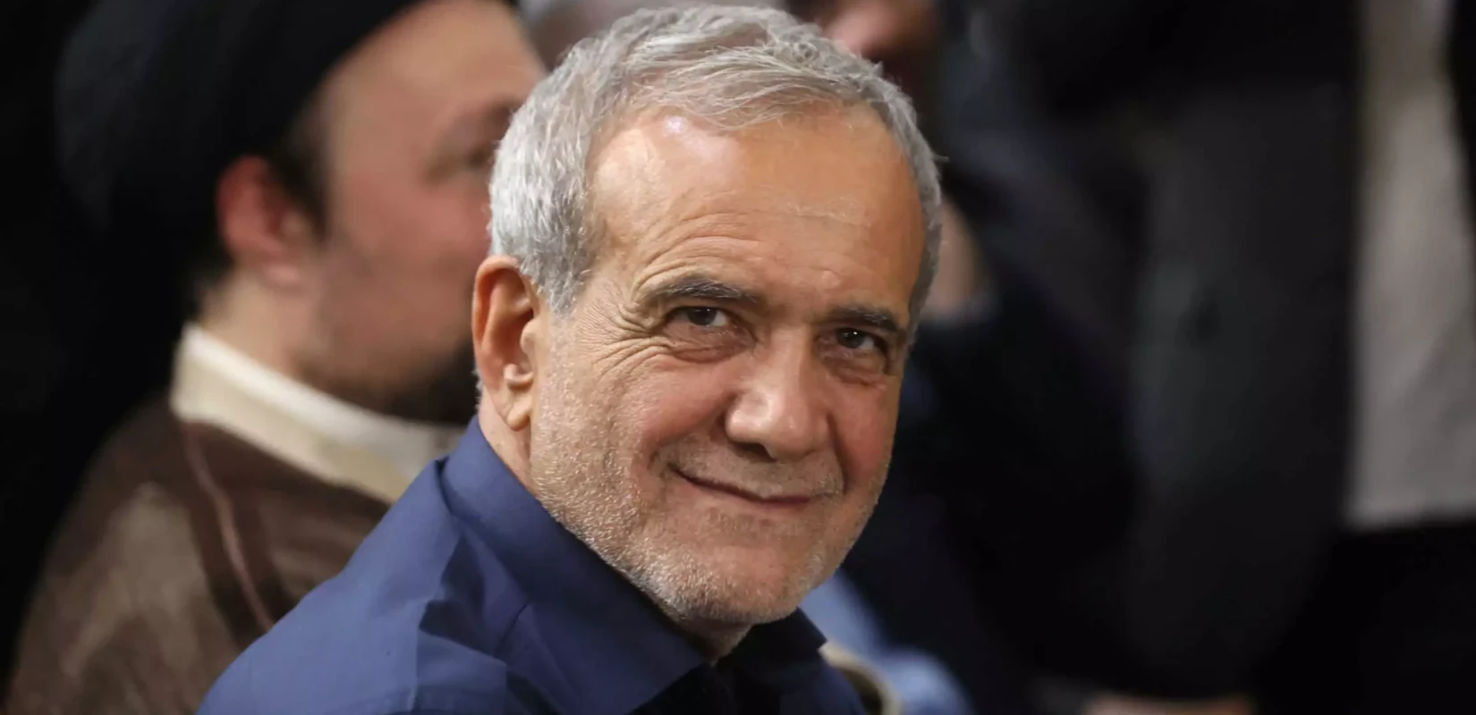 Ιράν: Ο Πεζεσκιάν προειδοποιεί ότι μια επίθεση κατά του ανώτατου ηγέτη θα ήταν κήρυξη πολέμου