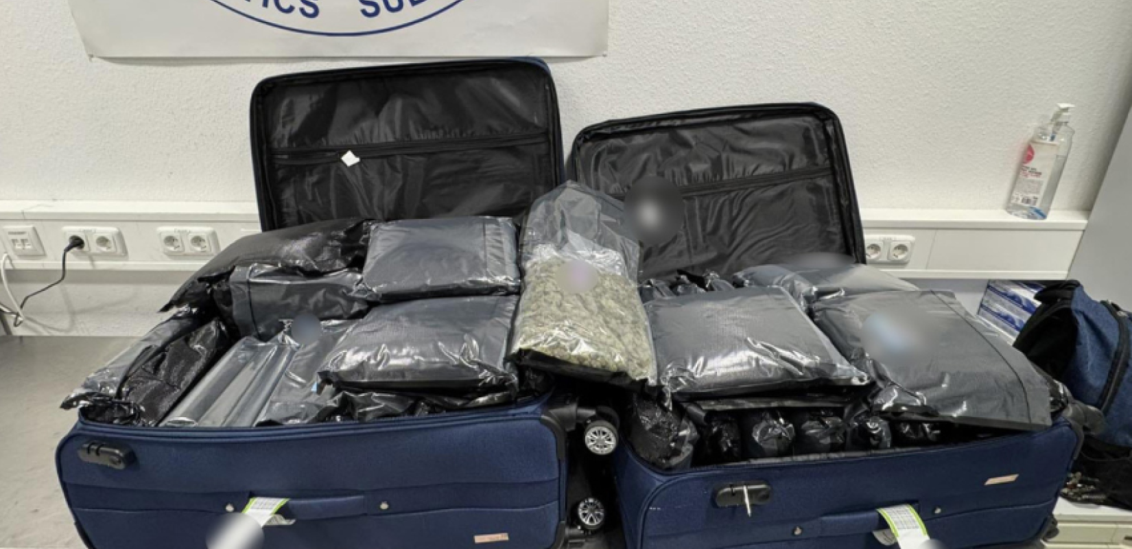 Συνελήφθησαν τρεις Αμερικανίδες που ταξίδευαν από το «Ελ.Βενιζέλος» στο Μιλάνο, είχαν στις βαλίτσες τους 72 κιλά κάνναβης