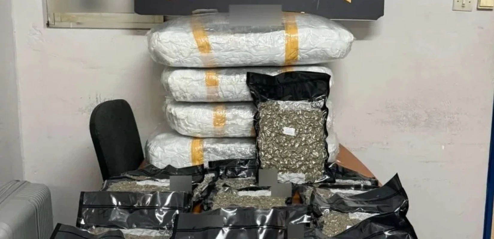 Ομόνοια: Πάνω από 45 κιλά κάνναβης σε «ύποπτο» ΙΧ – Συνελήφθησαν δύο διακινητές