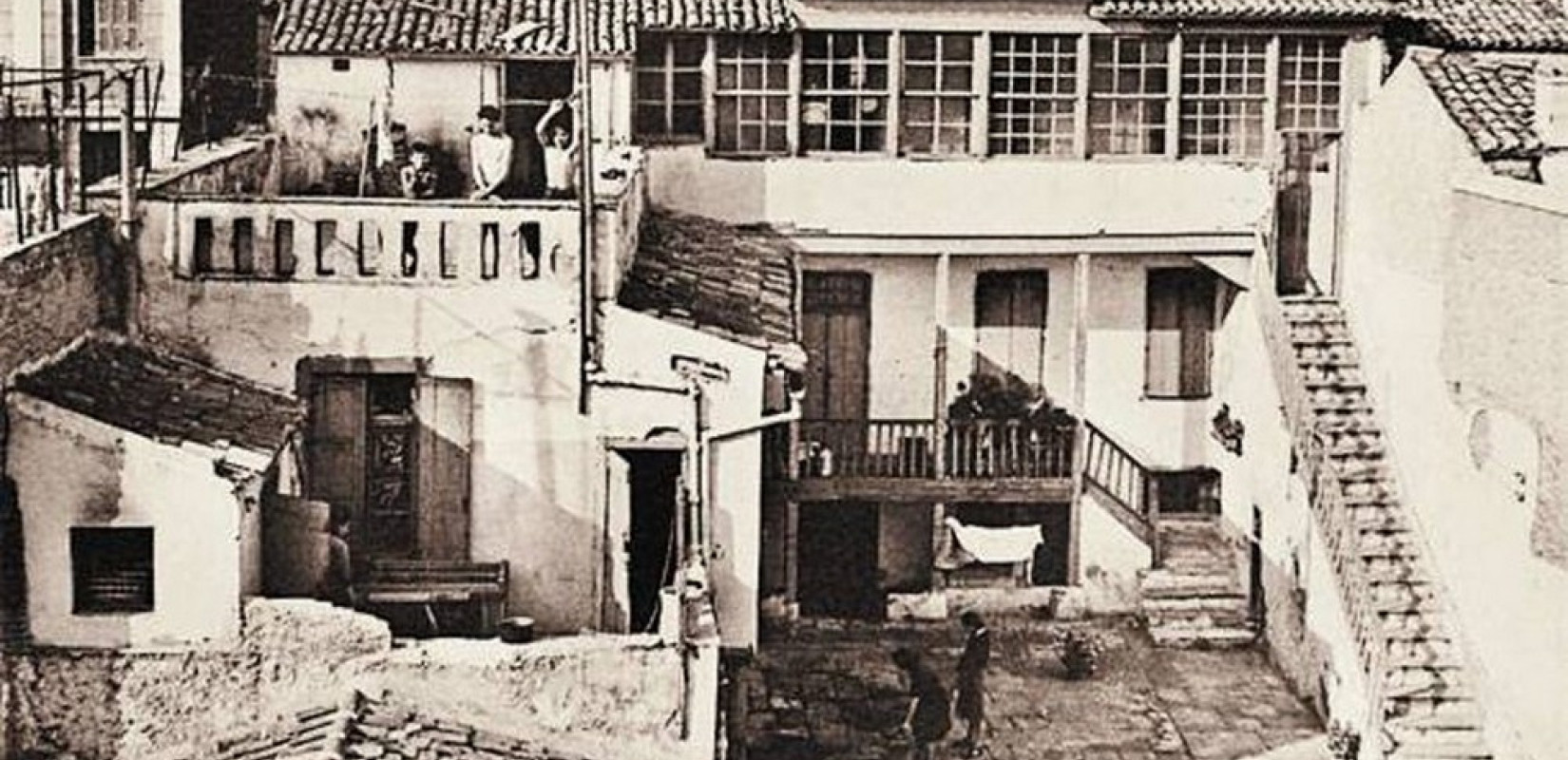 «Οικία Κοκοβίκου» στην Πλάκα: Αναδεικνύονται οι αρχαιότητες της αυλής