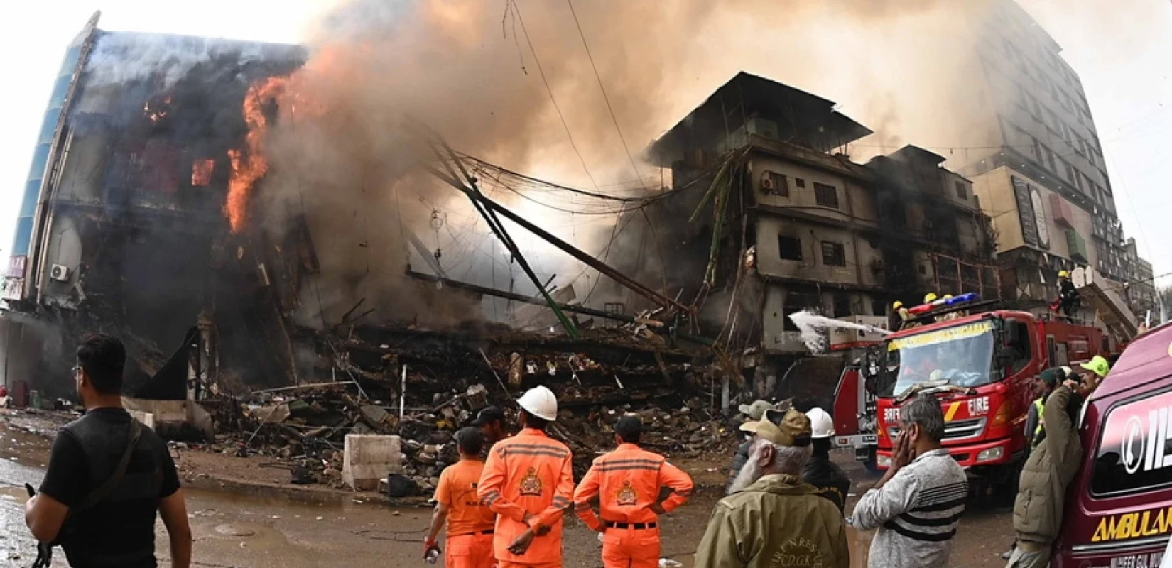 Έξι νεκροί σε πυρκαγιά σε εμπορικό κέντρο στο Καράτσι του Πακιστάν