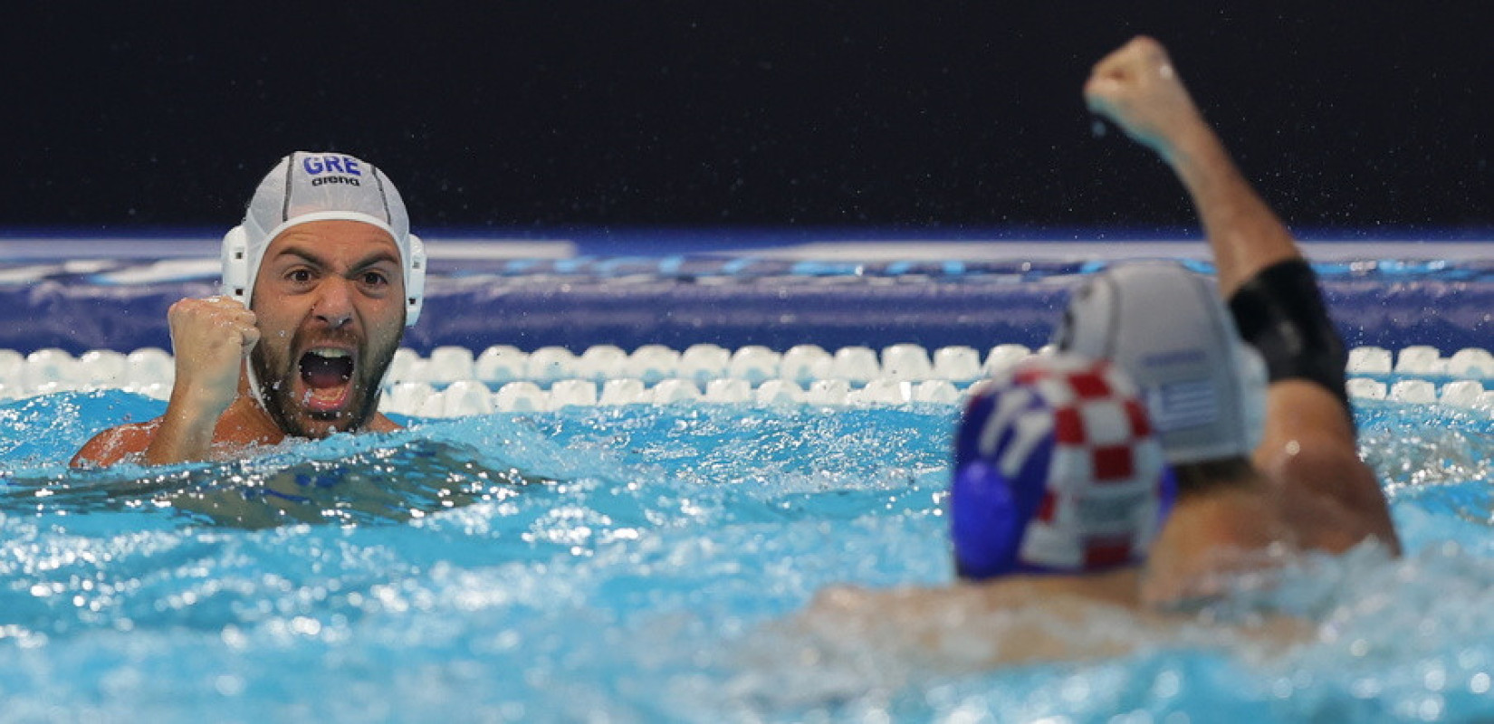 Ευρωπαϊκό πρωτάθλημα πόλο: Η Εθνική ανδρών άντεξε με παίκτη λιγότερο, νίκησε την Κροατία και φουλάρει για τα ημιτελικά (βίντεο)