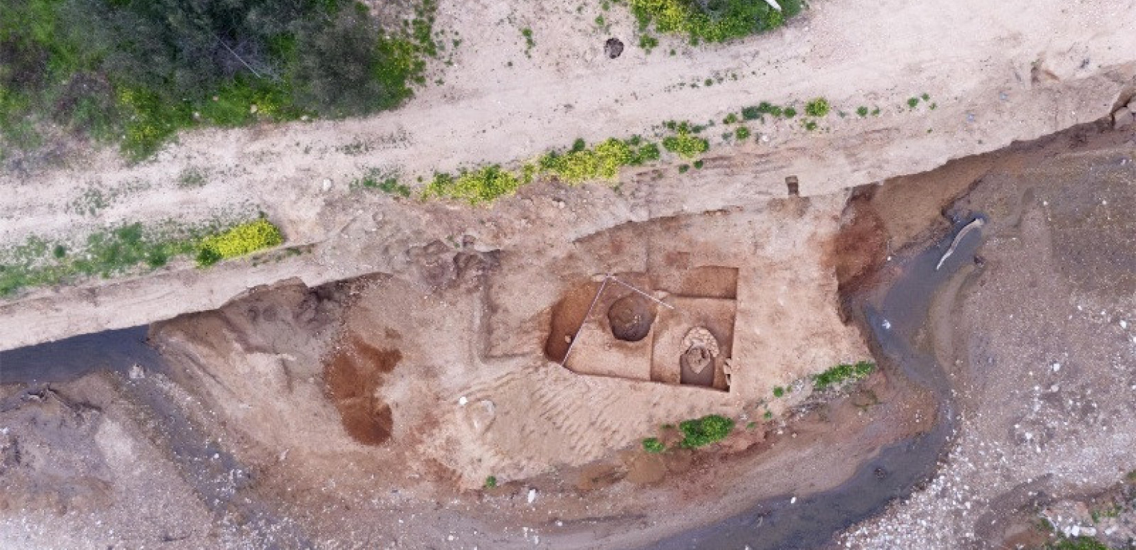 Σημαντική αρχαιολογική ανακάλυψη στη Ραφήνα: Ταφή σε πίθο 4.000 ετών από την Πρώιμη Εποχή του Χαλκού