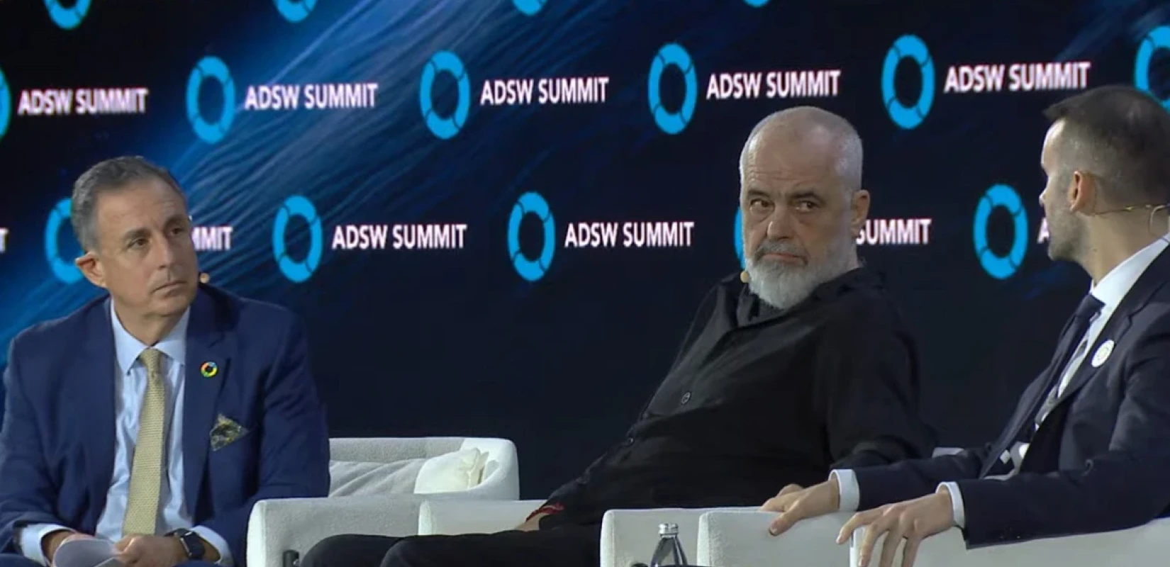 Παραλήρημα Ράμα εναντίον Έλληνα δημοσιογράφου: «Νομίζεις ότι είστε απόγονοι του Πλάτωνα και του Αριστοτέλη αλλά δεν είστε» (βίντεο)