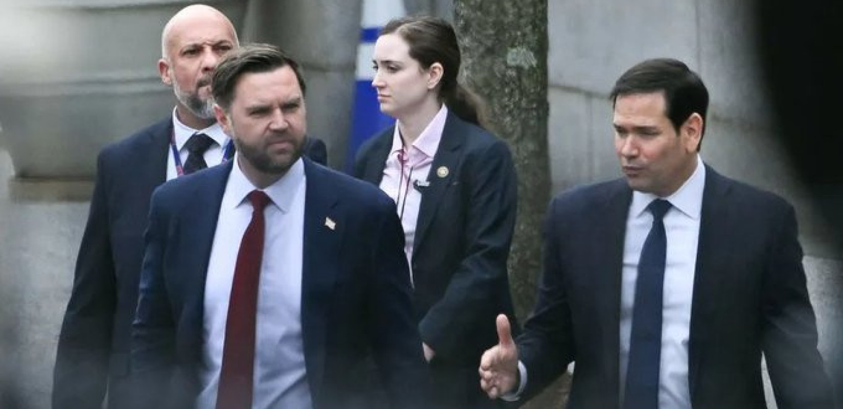 Χωρίς δηλώσεις ολοκληρώθηκε η συνάντηση Δανών και Γροιλανδών αξιωματούχων με Βανς και Ρούμπιο στον Λευκό Οίκο (βίντεο)