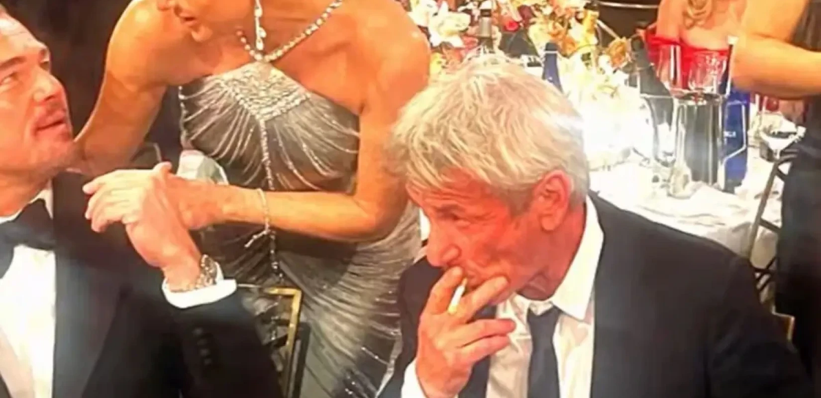 Ο Σον Πεν άναψε τσιγάρο μέσα στο Beverly Hilton στις Χρυσές Σφαίρες