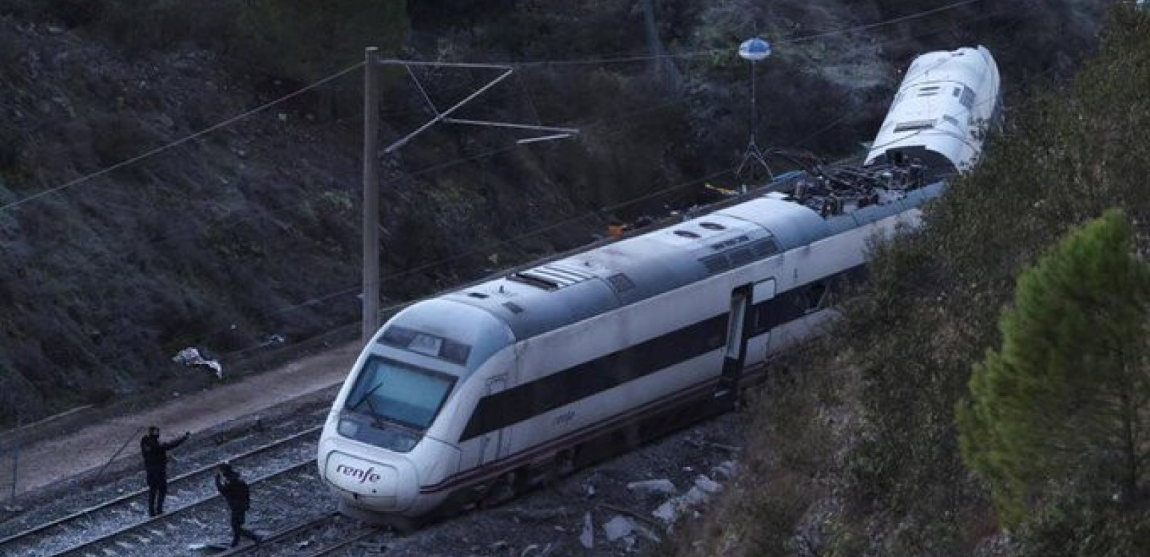 Ισπανία: Πριν τέσσερις μέρες ο τελευταίος έλεγχος του τρένου που εκτροχιάστηκε - Σοκάρει η εικόνα των drone (βίντεο)