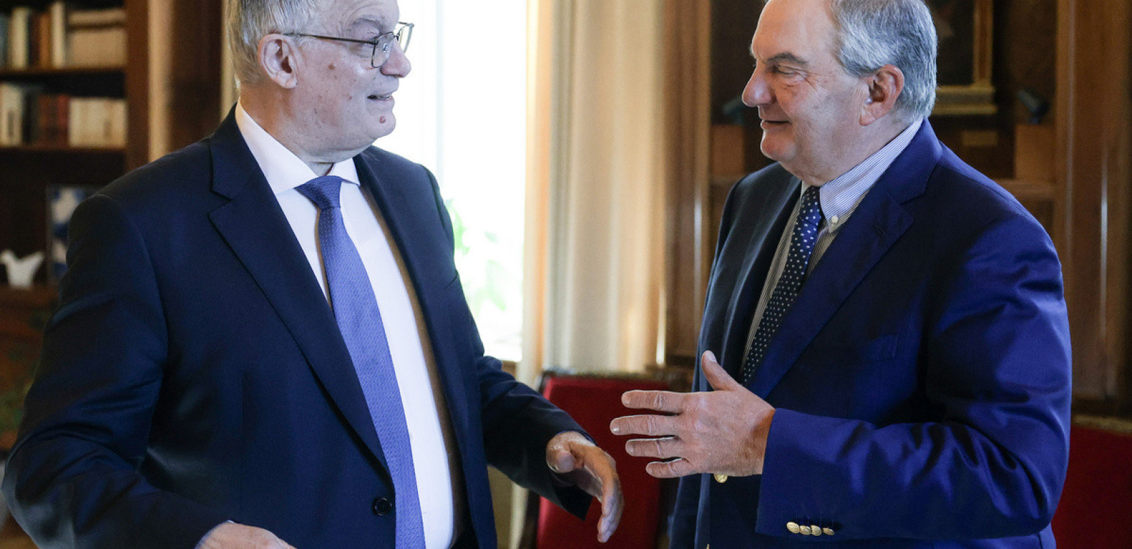 Συνάντηση Τασούλα - Καραμανλή στο Προεδρικό Μέγαρο