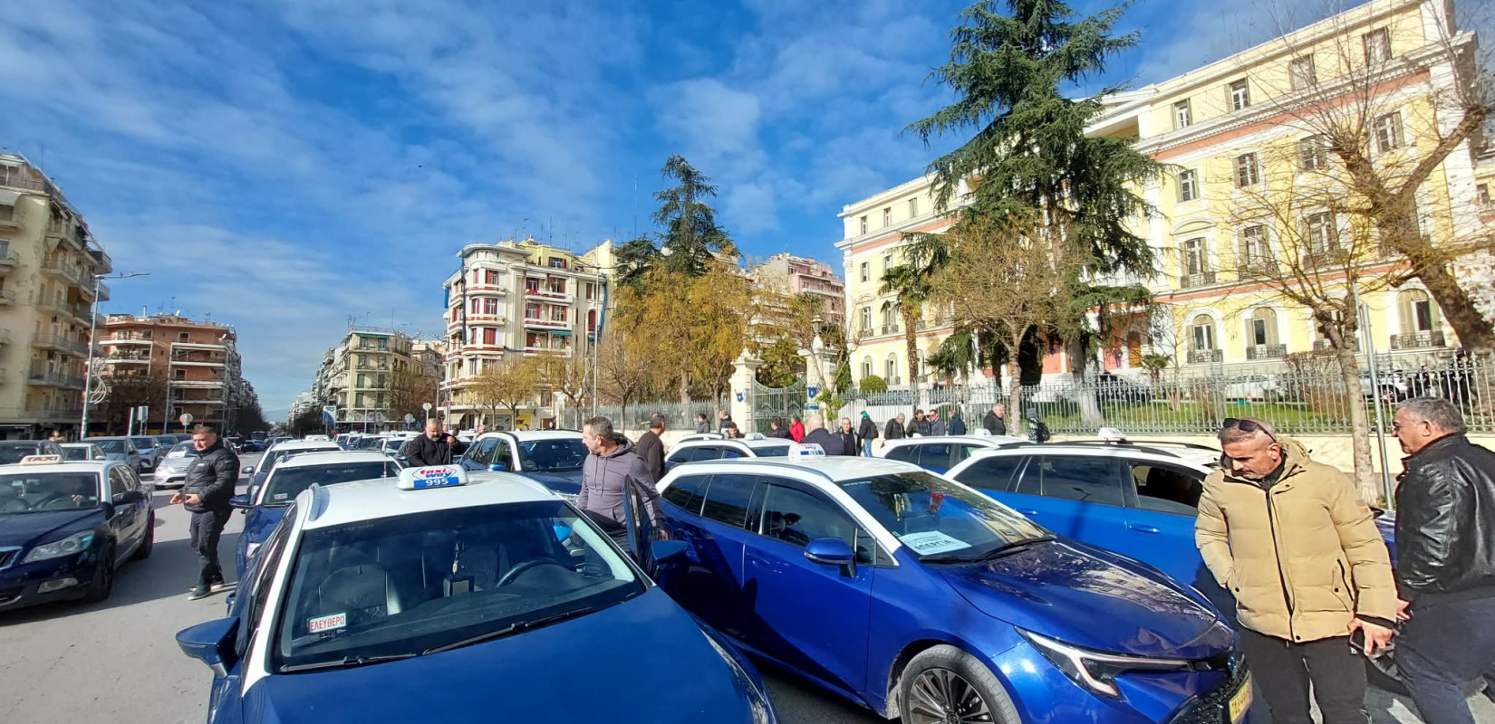 «Χειρόφρενο» για 48 ώρες στα ταξί της Θεσσαλονίκης - Κάθοδος αντιπροσωπείας αύριο στην Αθήνα (βίντεο)