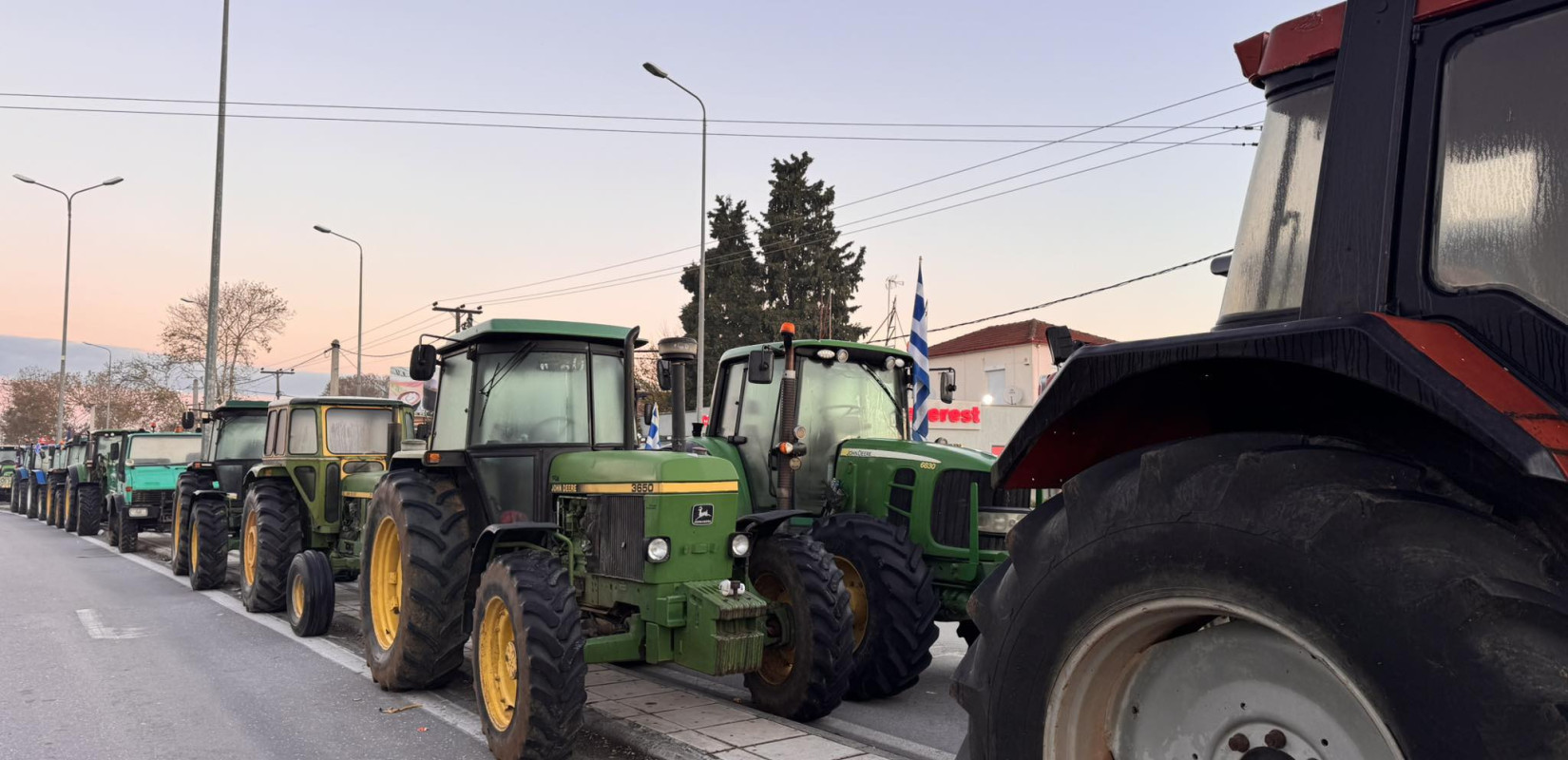 Θεσσαλονίκη: Συγκρατημένη ικανοποίηση των αγροτών στα «Πράσινα Φανάρια» μετά τη συνάντηση με τον πρωθυπουργό (βίντεο)