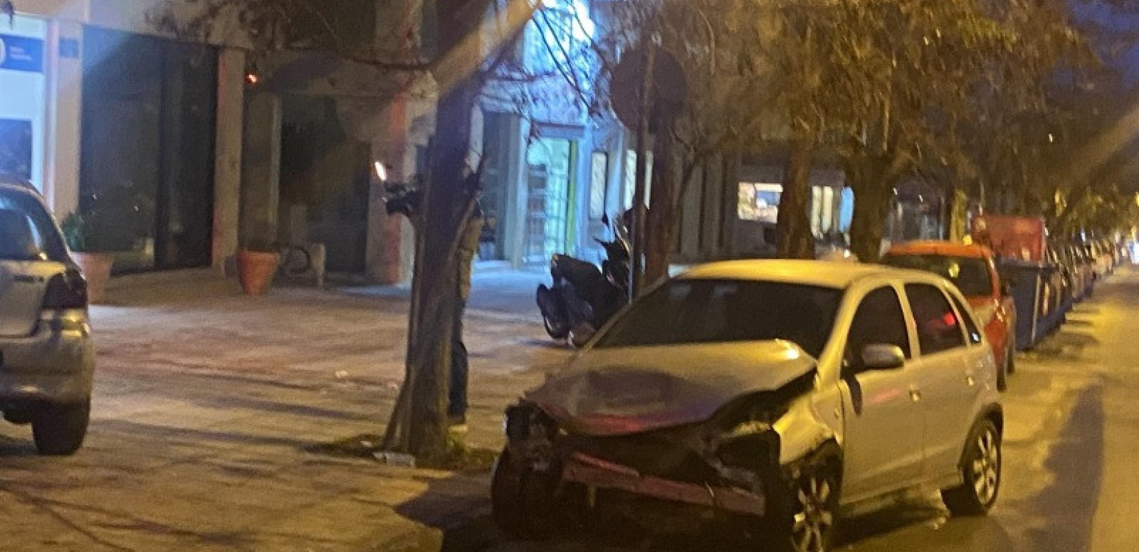 Θεσσαλονίκη: Μεθυσμένη 24χρονη οδηγός προκάλεσε ζημιές σε 15 οχήματα στην οδό Μπότσαρη (βίντεο)