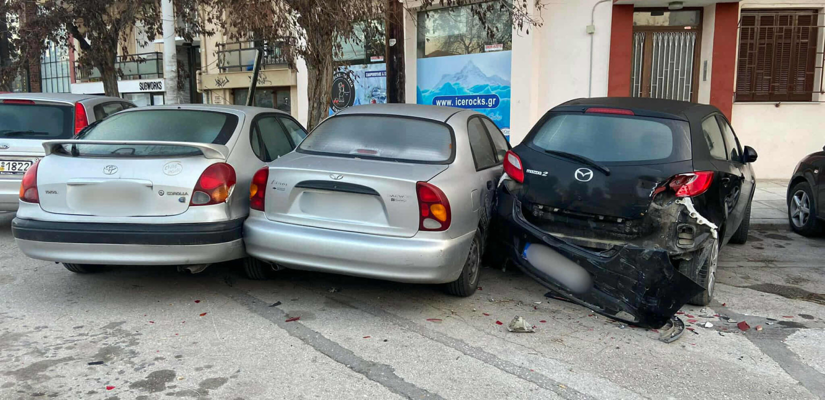 Θεσσαλονίκη: Στο αυτόφωρο για επικίνδυνη οδήγηση η 24χρονη μεθυσμένη οδηγός - Πώς έγινε η τρελή πορεία της (βίντεο από τη σύγκρουση με 15 οχήματα