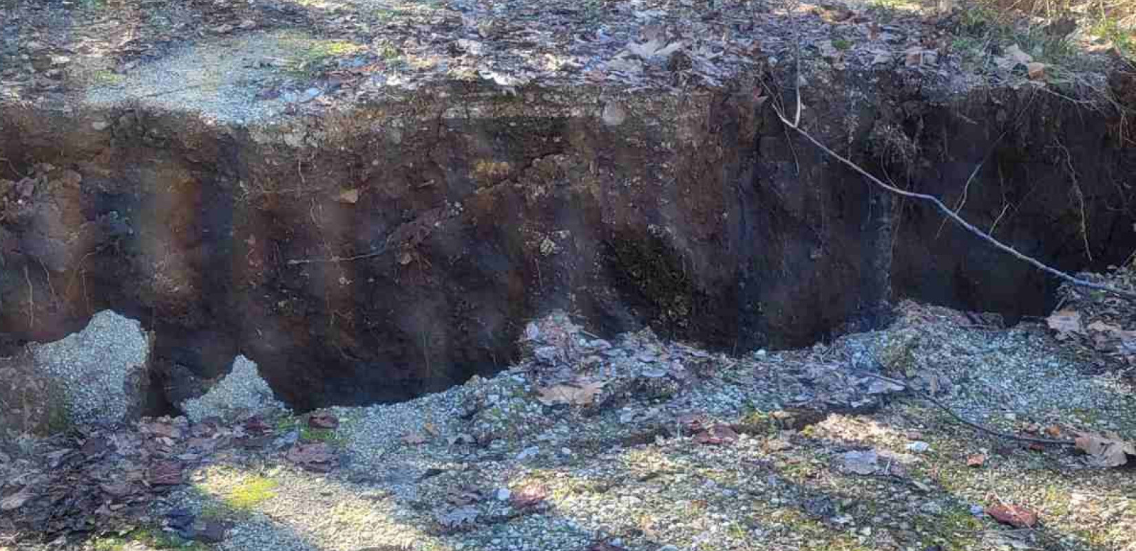 Συναγερμός στα Τζουμέρκα: Εκτεταμένη καθίζηση εδάφους στο χωριό Μικροσπηλιά